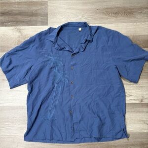 Spicy Tuna  Casual Blue Button-Down Shirt with Palm Tree Design. Size XL